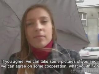 Čeština dívka vyzvednout nahoru pro odlitek pohlaví