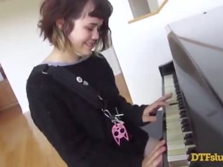 Yhivi vídeos apagado piano habilidades followed por duro adulto película y corrida encima su cara! - featuring: yhivi / james deen